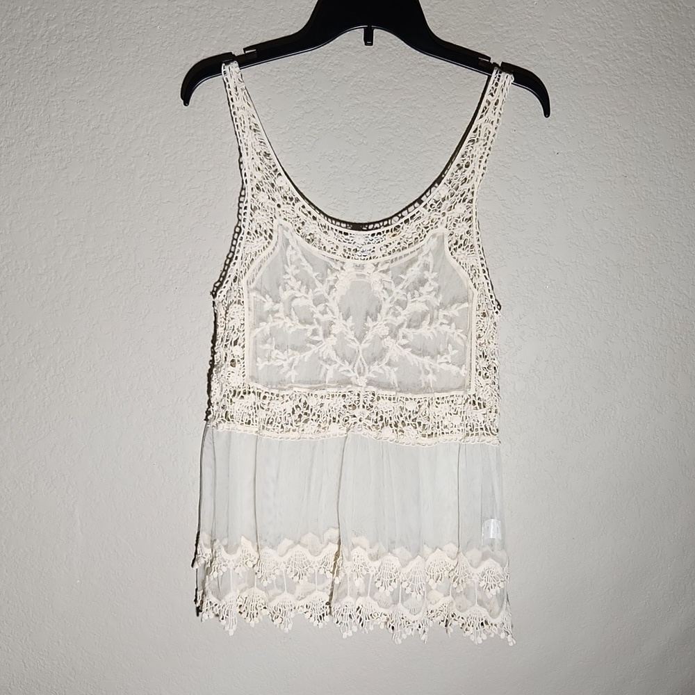 Made For Me To Look Amazing Camisol Top size L sheer embroidery tatted has spot